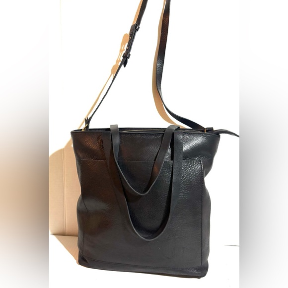 Madewell Handbags - Madewell Elegant Black Leather Tote Bag